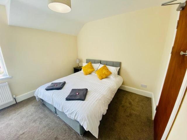 Cannock House ~ 4 Bedrooms All With Ensuite. Rugeley Exterior photo