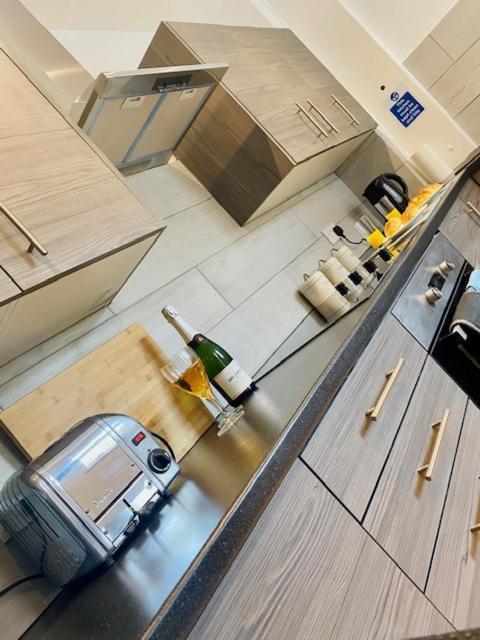 Cannock House ~ 4 Bedrooms All With Ensuite. Rugeley Exterior photo
