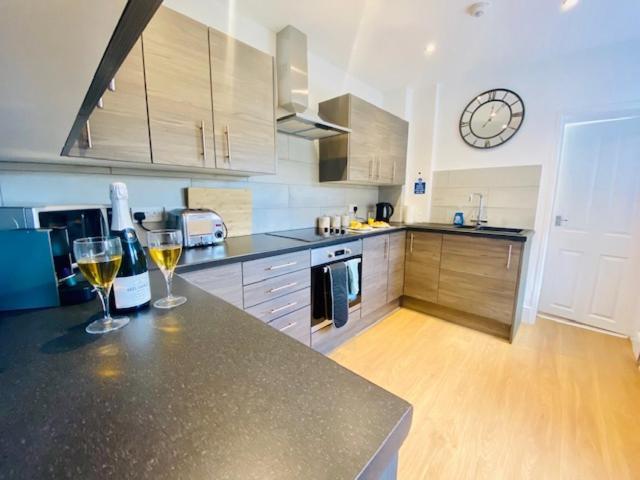 Cannock House ~ 4 Bedrooms All With Ensuite. Rugeley Exterior photo